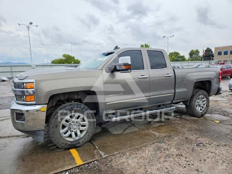 2017 Chevrolet Silverado photo