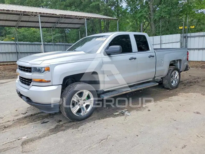 2017 Chevrolet Silverado photo