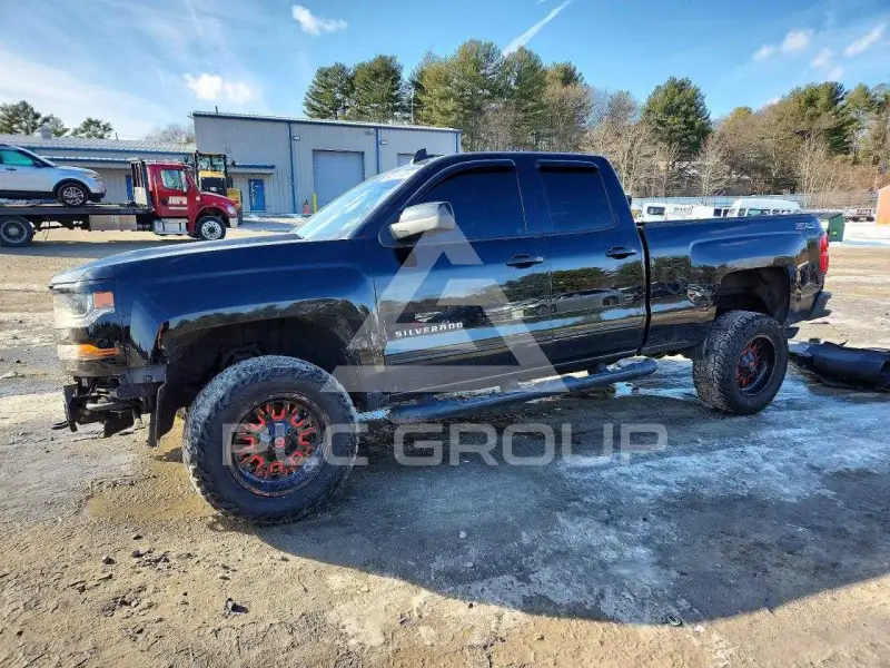 2017 Chevrolet Silverado photo