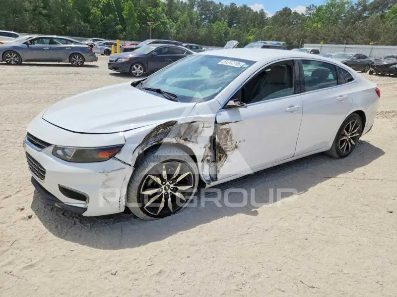 2017 Chevrolet Malibu photo