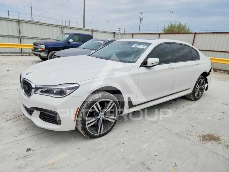 2017 BMW 750 фото