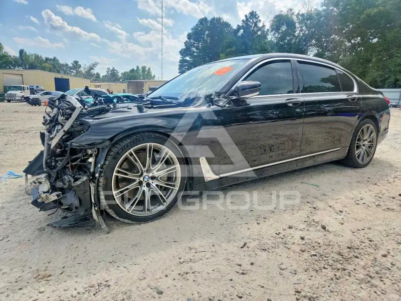 2017 BMW 750 photo