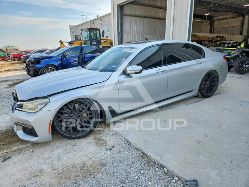 2017 BMW 750 фото