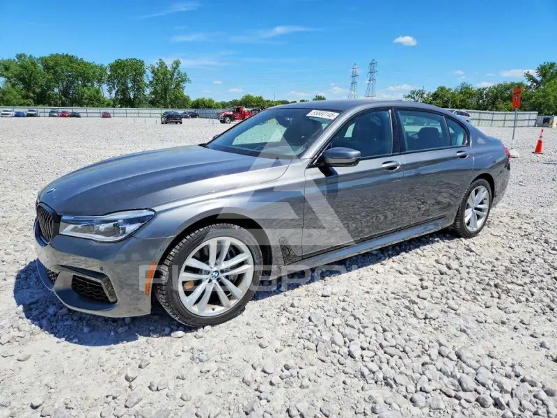 2017 BMW 750 photo