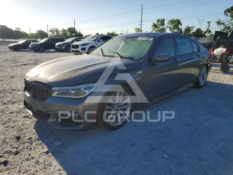 2017 BMW 750 фото