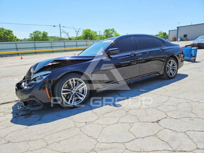 2017 BMW 750 фото