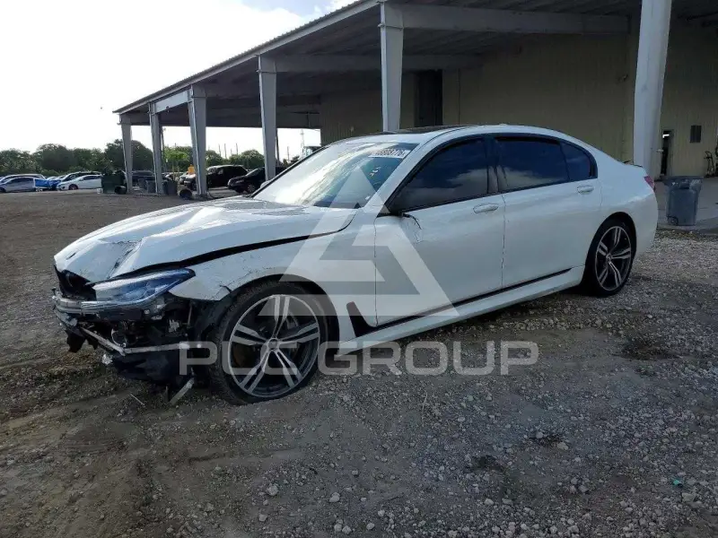 2017 BMW 750 фото