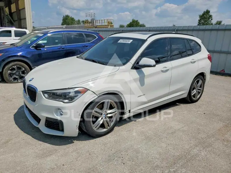 2017 BMW X1 фото