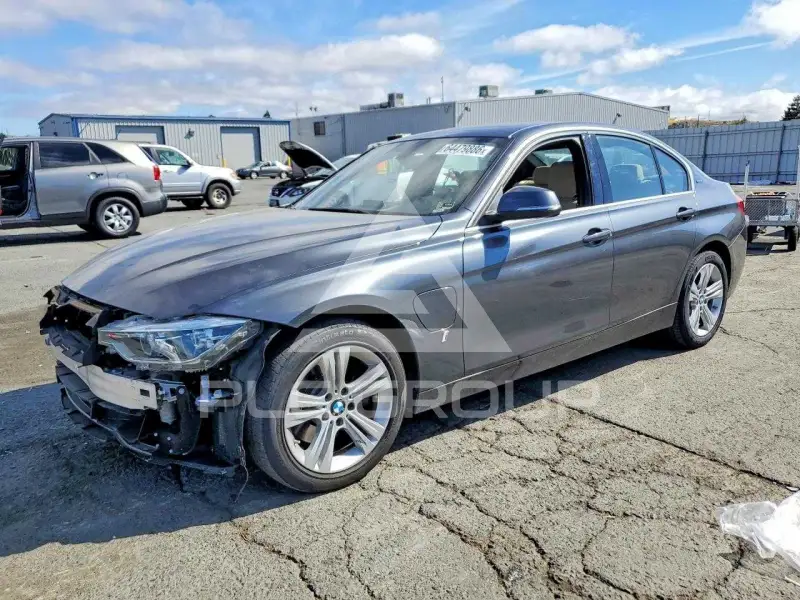 2017 BMW 330 фото