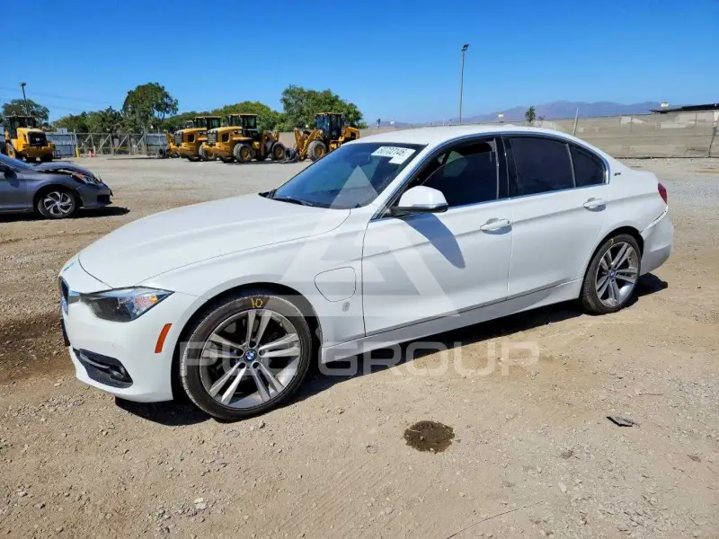 2017 BMW 330 фото