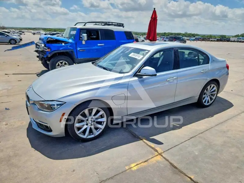 2017 BMW 330 фото