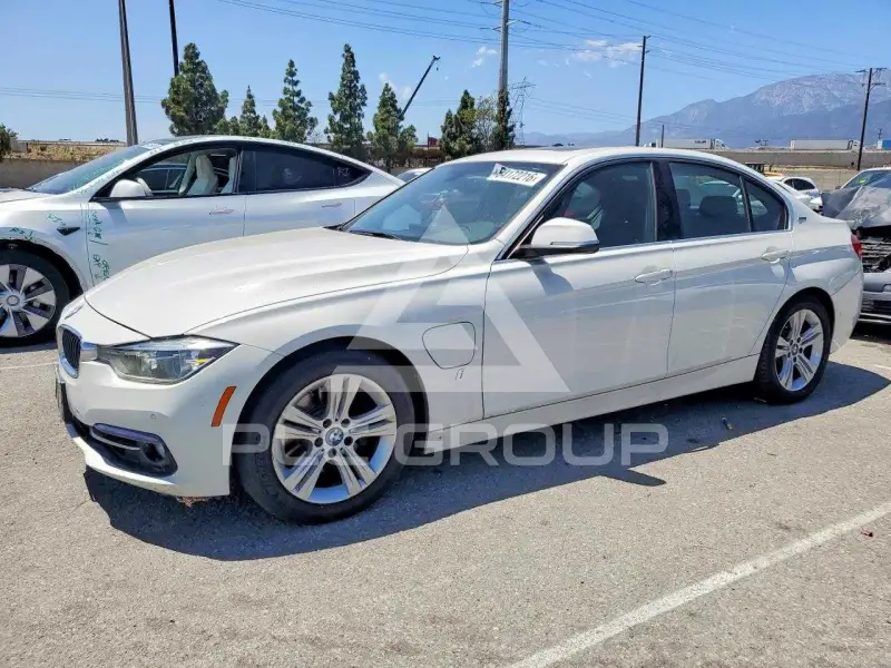 2017 BMW 330 photo