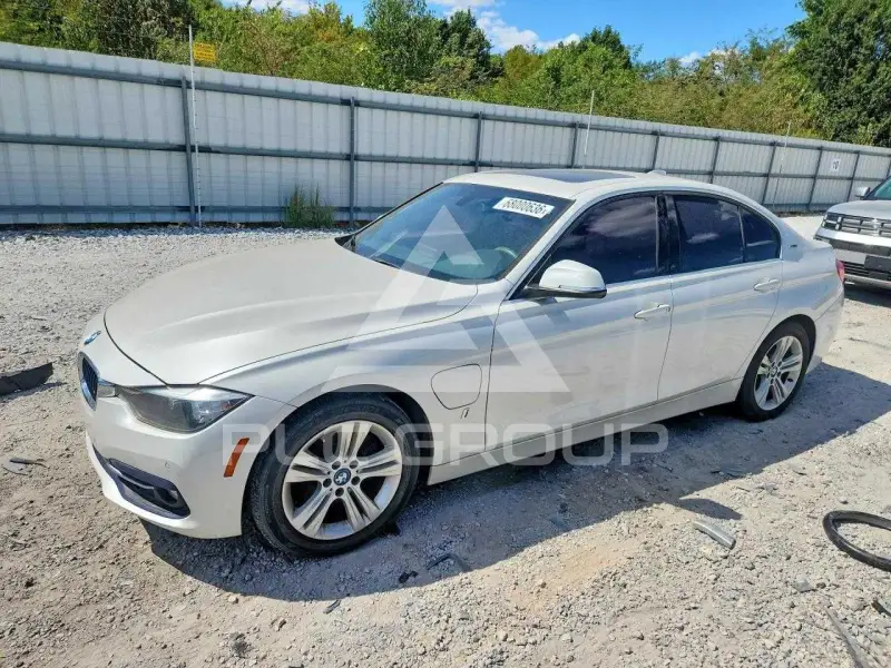2017 BMW 330 photo