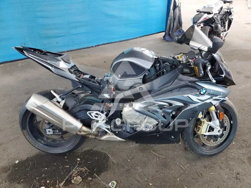 2017 BMW S1000 photo