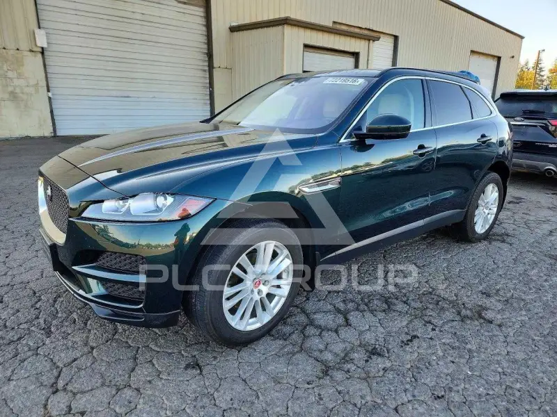 2017 Jaguar F-PACE photo