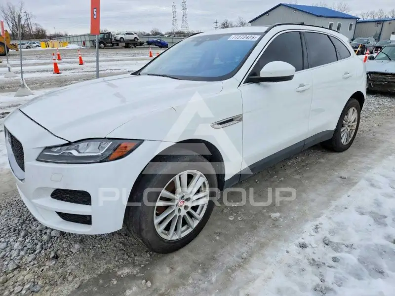 2017 Jaguar F-PACE photo