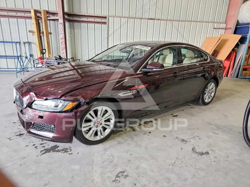 2017 Jaguar XF photo