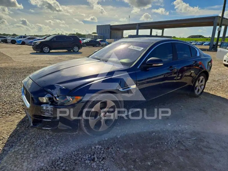 2017 Jaguar XE фото