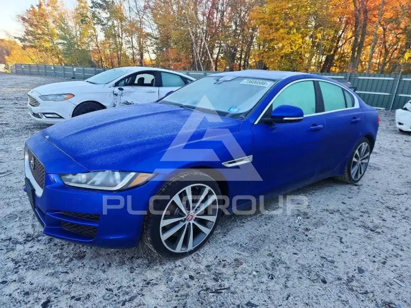 2017 Jaguar XE photo