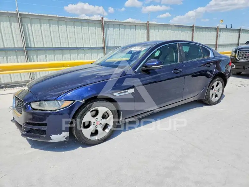 2017 Jaguar XE фото