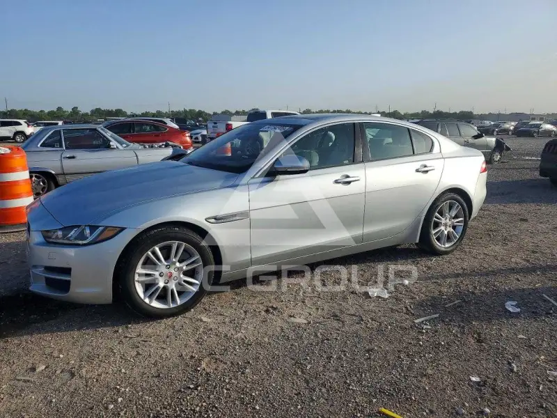 2017 Jaguar XE фото