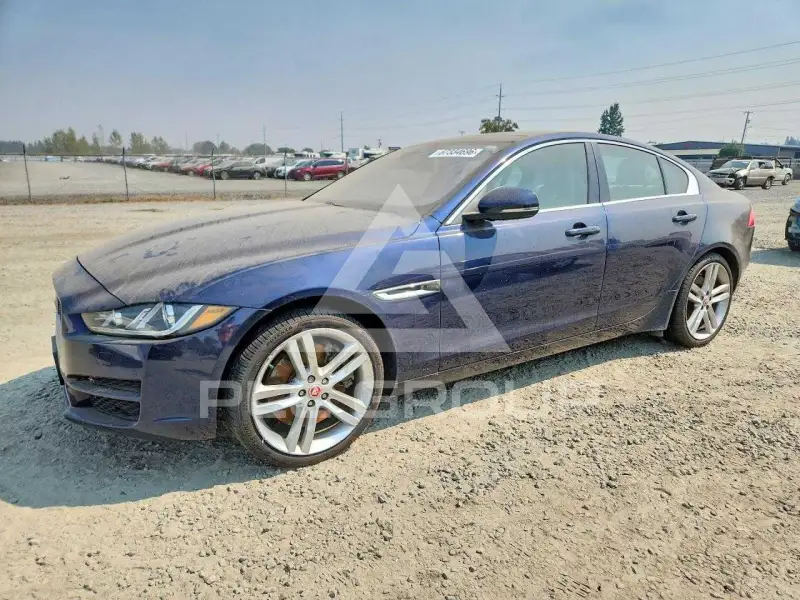 2017 Jaguar XE фото