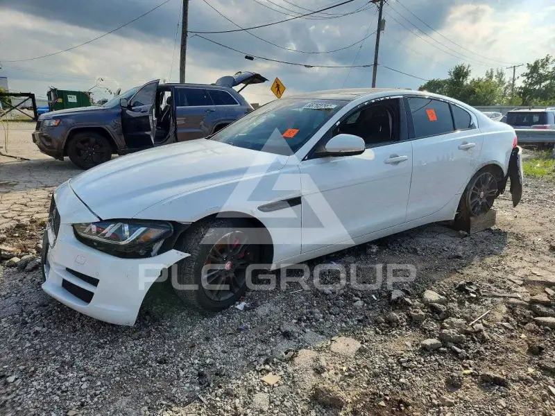 2017 Jaguar XE фото