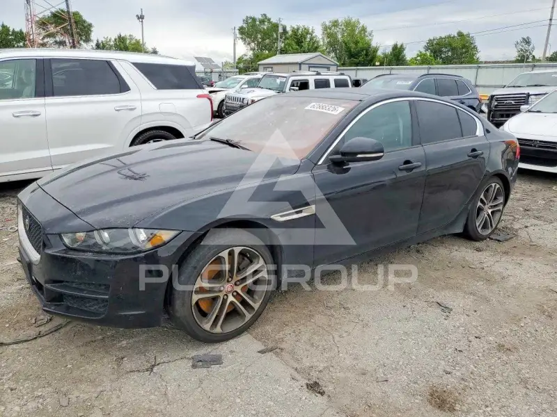2017 Jaguar XE фото