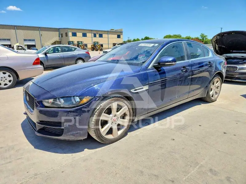 2017 Jaguar XE фото