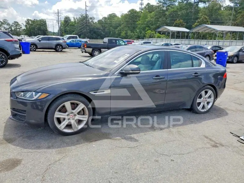 2017 Jaguar XE фото