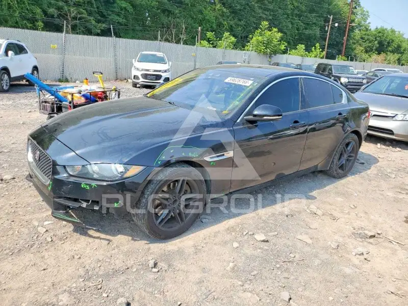 2017 Jaguar XE фото