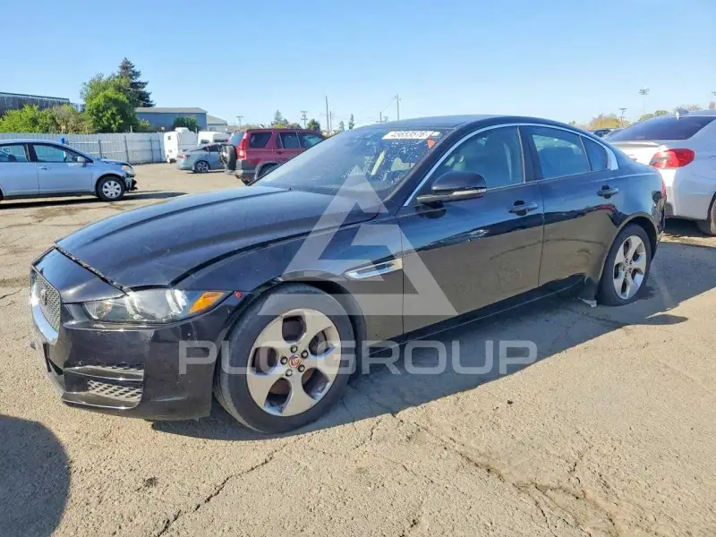 2017 Jaguar XE фото