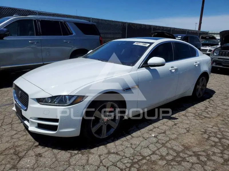 2017 Jaguar XE фото