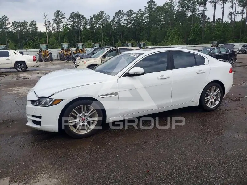 2017 Jaguar XE photo