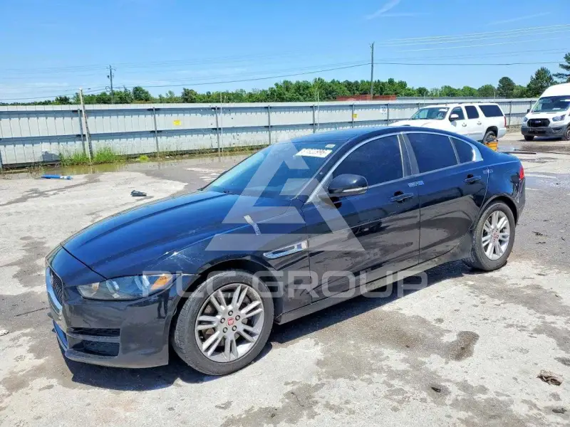 2017 Jaguar XE фото
