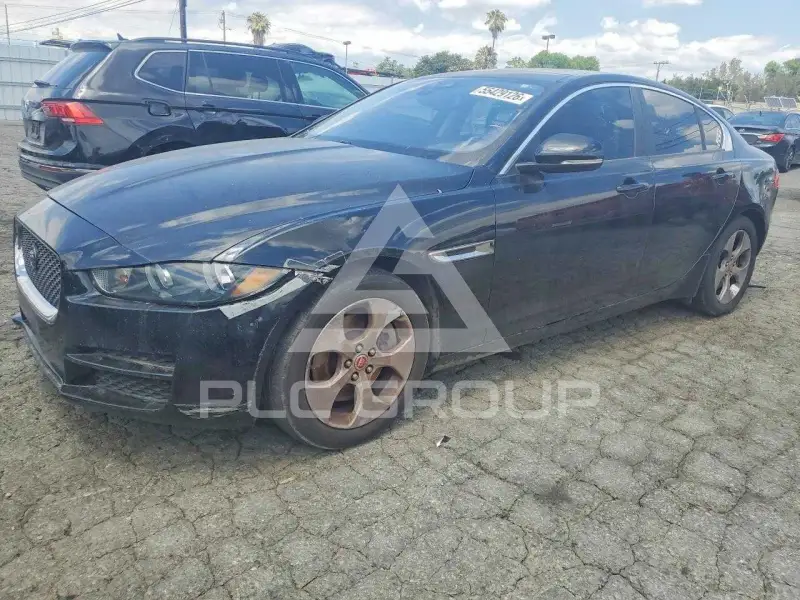 2017 Jaguar XE фото