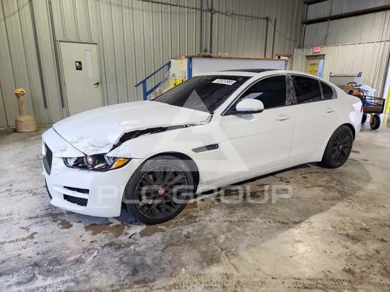 2017 Jaguar XE фото
