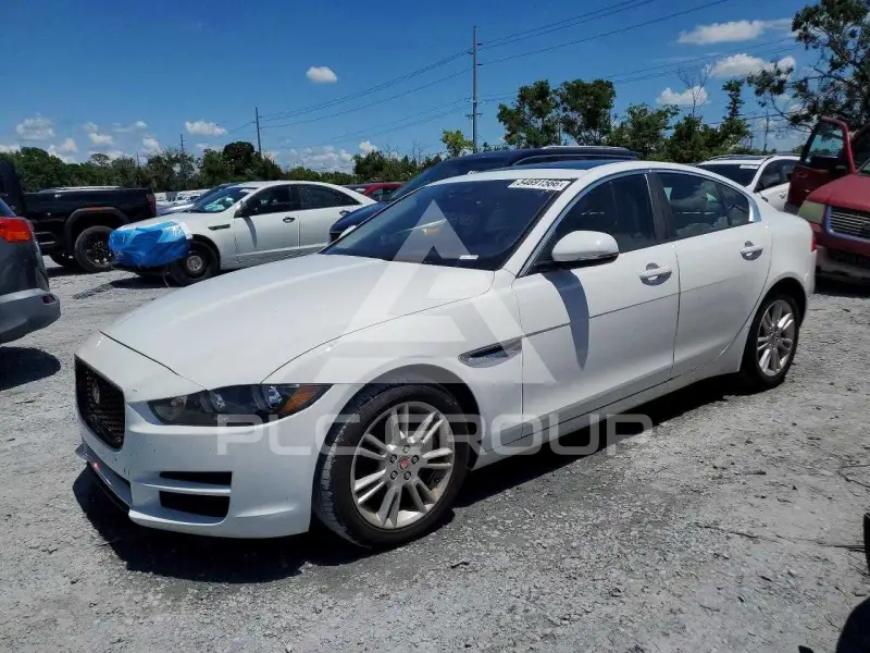 2017 Jaguar XE photo