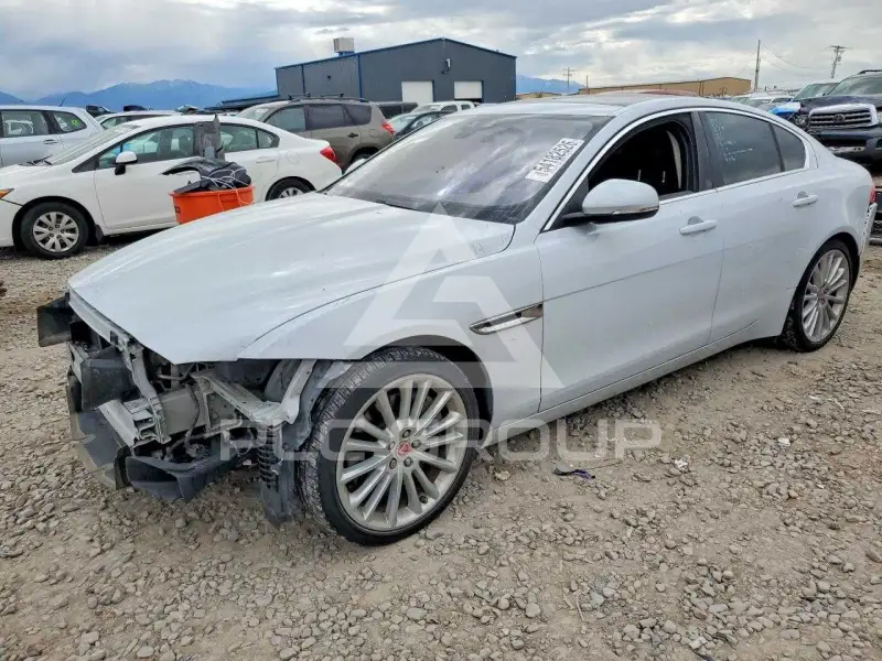 2017 Jaguar XE фото