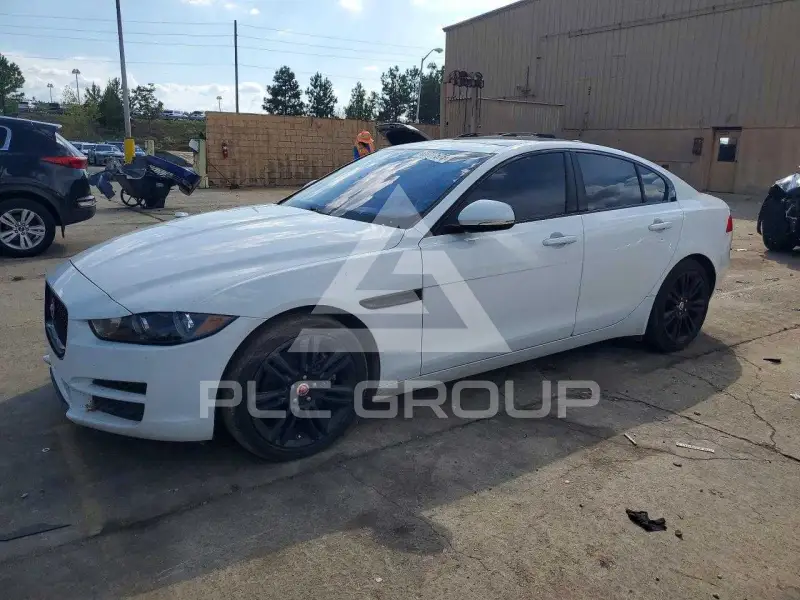 2017 Jaguar XE фото
