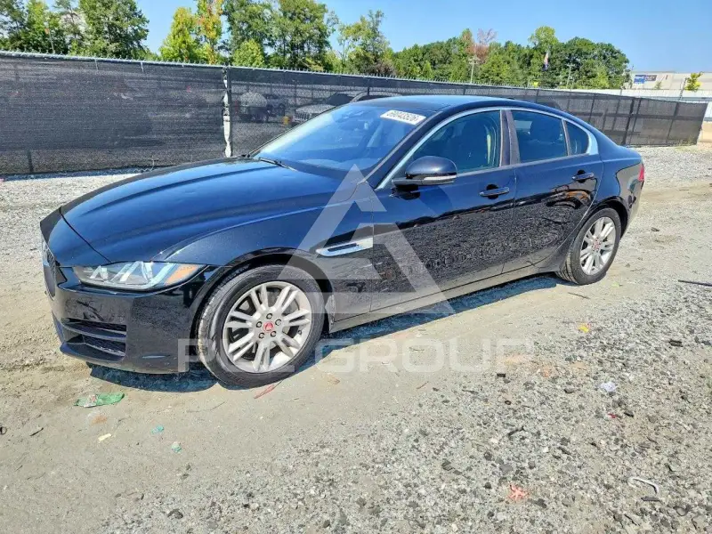 2017 Jaguar XE фото