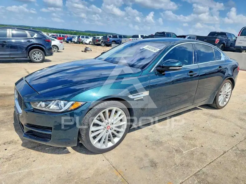 2017 Jaguar XE photo