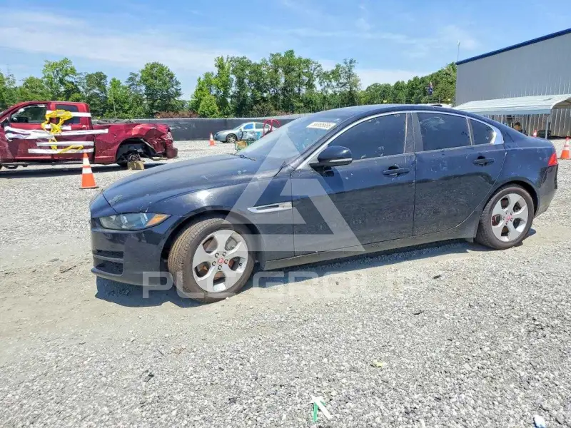 2017 Jaguar XE фото