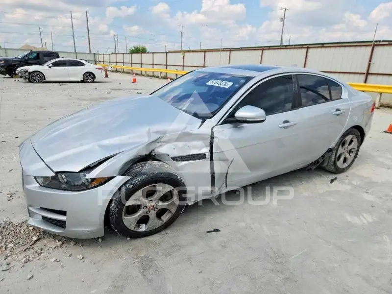 2017 Jaguar XE фото