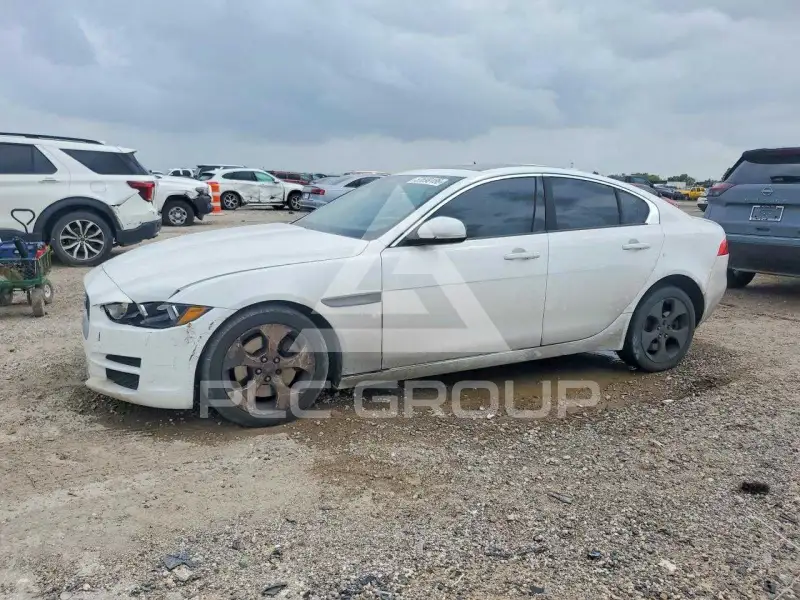2017 Jaguar XE фото