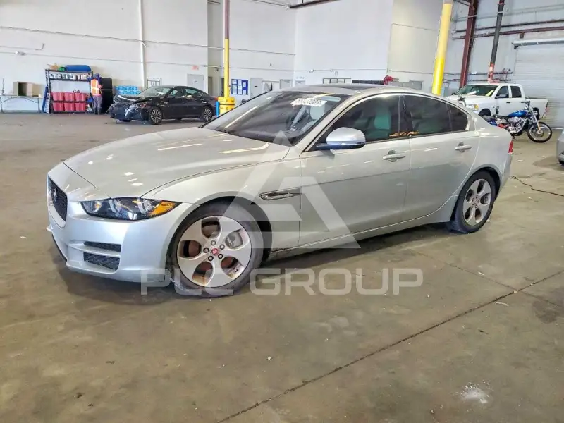 2017 Jaguar XE фото