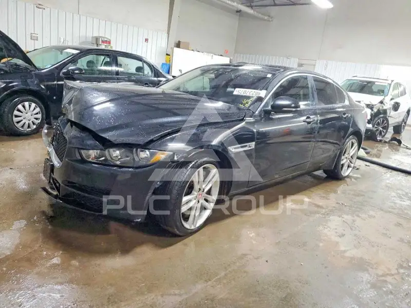 2017 Jaguar XE фото
