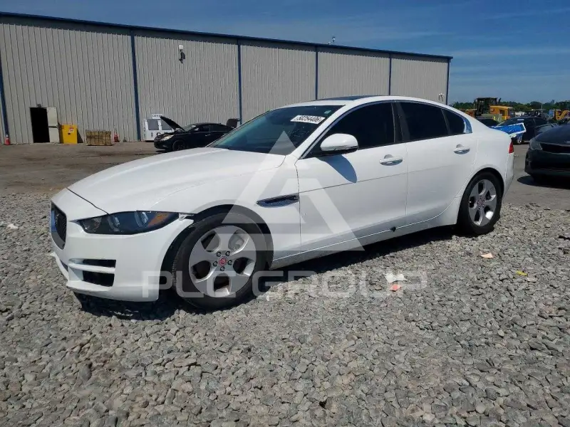 2017 Jaguar XE фото