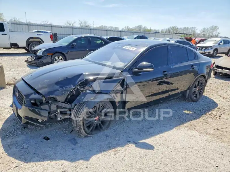 2017 Jaguar XE фото