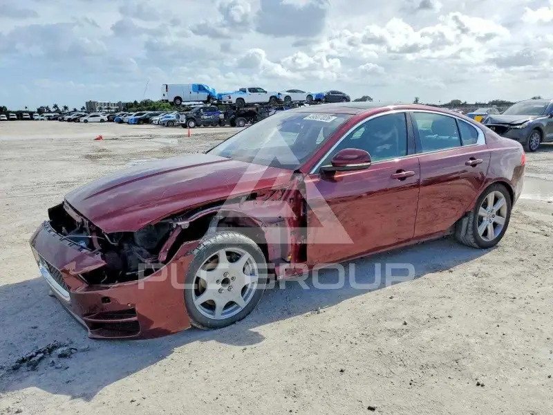 2017 Jaguar XE фото